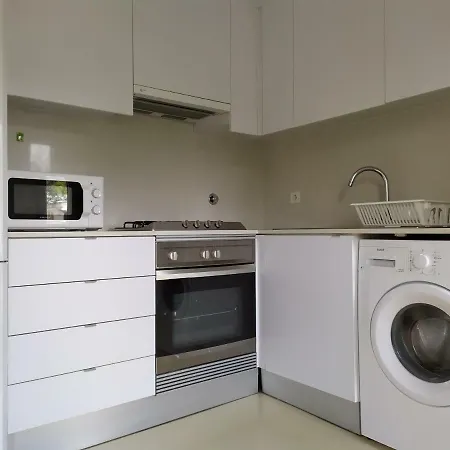 Lisbon Apartment -Free Parking * ליסבון