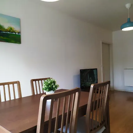 Lisbon Apartment -Free Parking דירה