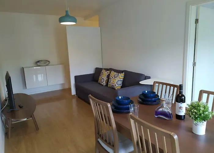 Lisbon Apartment -Free Parking דירה