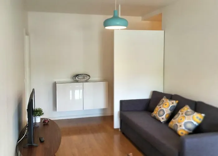 Lisbon Apartment -Free Parking דירה