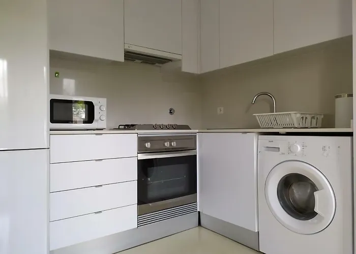 Lisbon Apartment -Free Parking * ליסבון