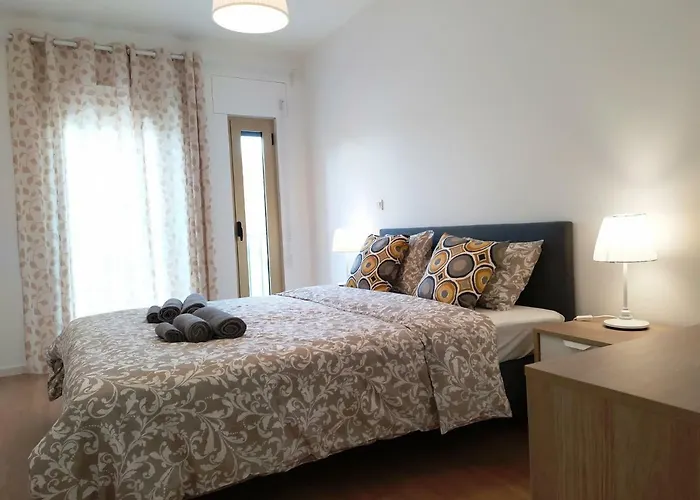 Lisbon Apartment -Free Parking דירה *