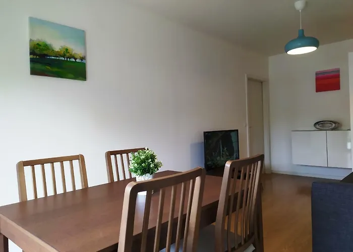 Lisbon Apartment -Free Parking דירה